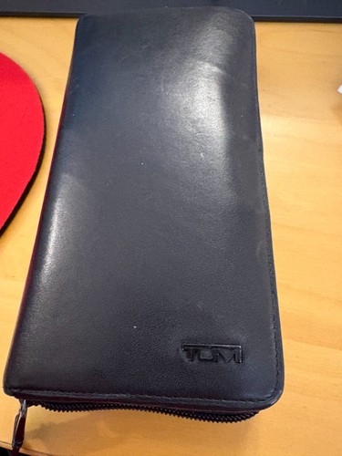 Tumi black leather zip around - black,