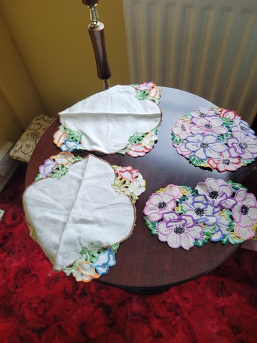 Floral design table doilies - design,