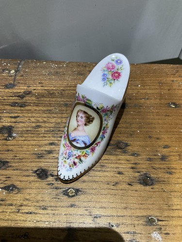 Vintage ornamental shoe royal