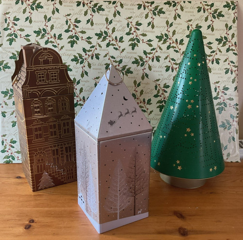 Empty christmas house - empty,