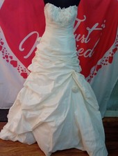 Wedding dress size 8 ivory