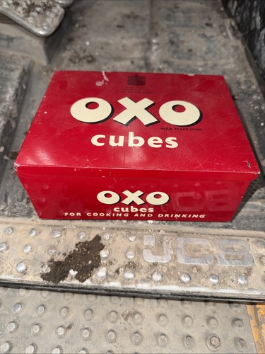 Vintage oxo cubes red metal - vintage,