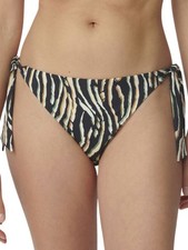 M (12) Triumph Charm Elegance