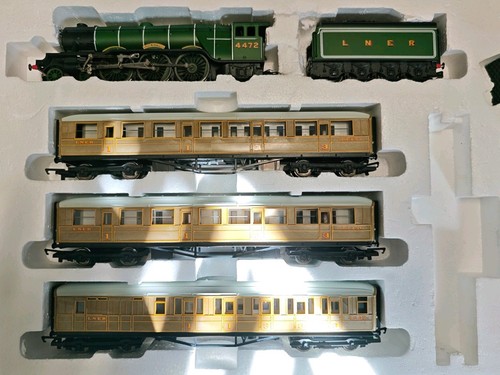 Hornby flying scotmans 4472 - hornby,