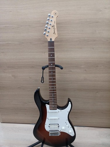 Yamaha electric guitar - electric,