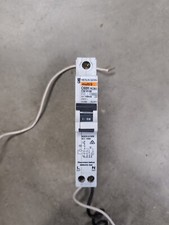 MERLIN GERIN 32 AMP CURVE C