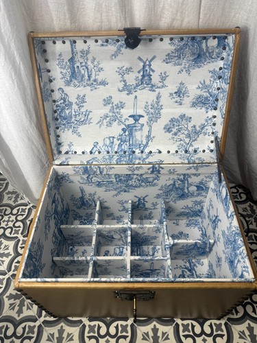 Vintage upcycled wine trunk - vintage,
