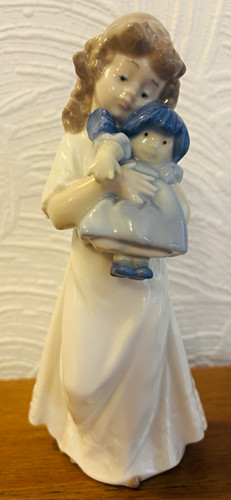 Nao porcelain mother child - mother,