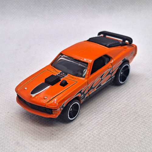 Hot wheels mustang mach - hot,
