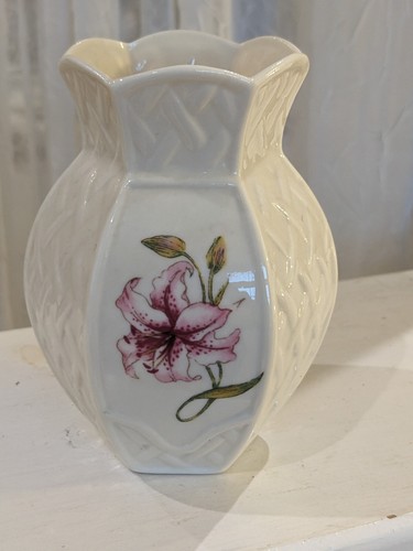 Vintage small belleek ireland - vintage,