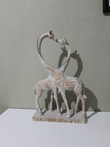 Kissing giraffes sculpture