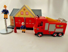 FIREMAN SAM PONTYPANDY FIRE STATION WITH JUPITER FIRE ENGINE AND 2 FIGURES