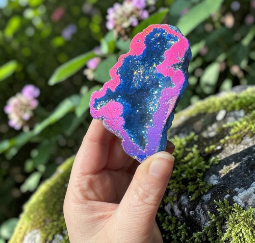 Aura quartz geode - geode, box