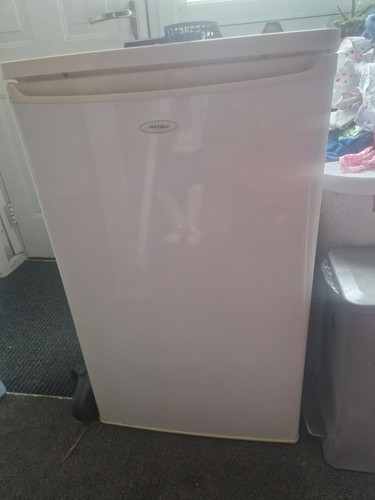 Small undercounter freezer - small,