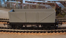 Hornby Grey Unpainted 8-Plank