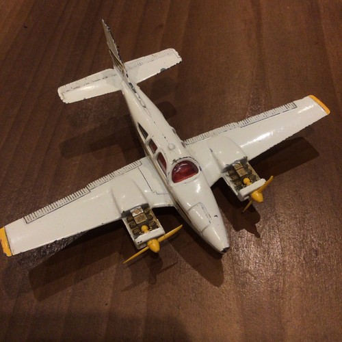 Dinky toys beechcraft c55 - dinky,
