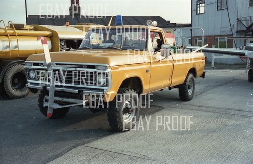 Three 6x4 colour photos - colour,