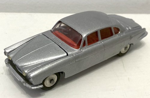 Corgi toys 238 jaguar - corgi,