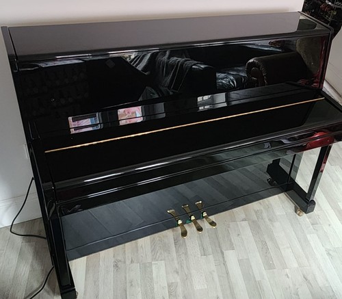 Halle voight upright piano - halle,