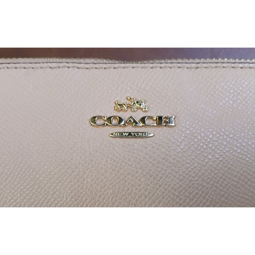 Coach large wristlet light - large,