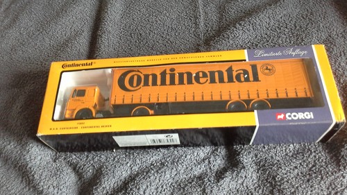 Corgi cc75802 man curtain - 1:50,