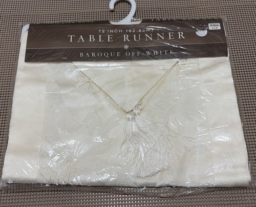 Table runner off - table,