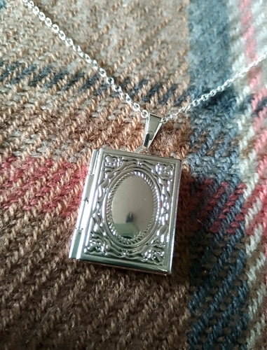 Silver book locket - ,