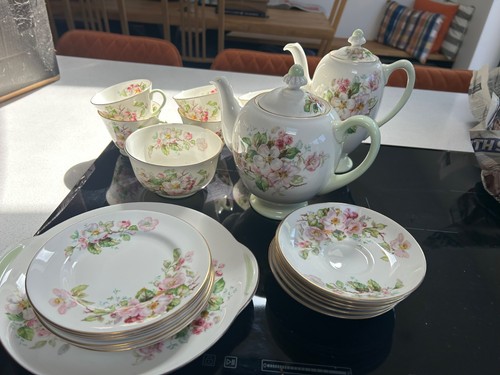 Royal doulton apple blossom - apple,
