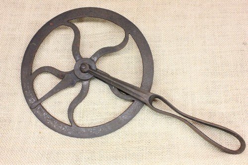 Old wheelwright traveler - old,