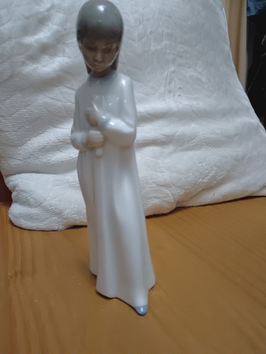 Lladro nao girl holding - nao, 'holding