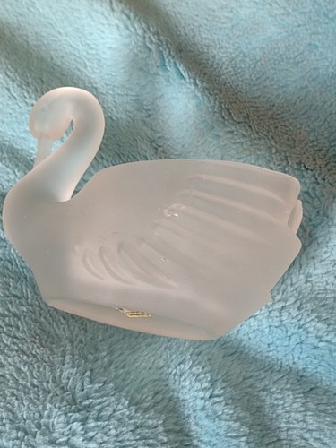 Glass swan figurine