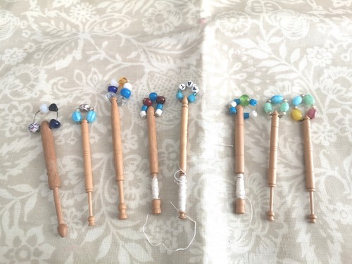 Vintage lace making bobbins - x8,