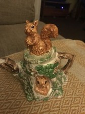 Novelty Red Squirrels In Treestump Woodland  Ornamental ONLY Tea Pot Shape VGC