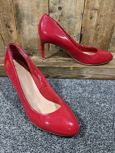 Red patent court - red, uk