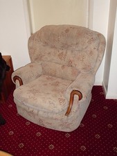 BROWN FLORAL CLASSIC DESIGN ARMCHAIR  WOODEN FRAME CUSHION SEAT 37 in WIDE