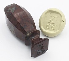 GEORGIAN AGATE ARM HOLDING