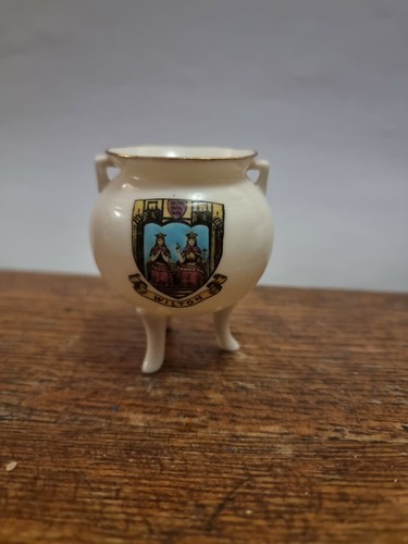 Crested china bronze - crested,