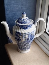 Olde Country Castles Teapot