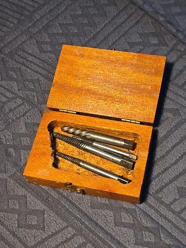 Broken bolt screw - 4, remover
