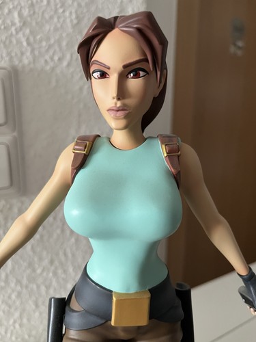 Tomb raider lara croft regular - tomb,