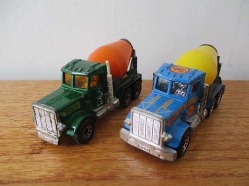 Pair vintage 1981 - a, of