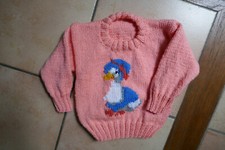 HAND KNITTED  CHILD'S  JEMIMA PUDDLEDUCK  JUMPER - FITS 22IN CHEST- AGE 2-3 YRS