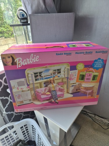 Barbie fold out bedroom - barbie, fold-out