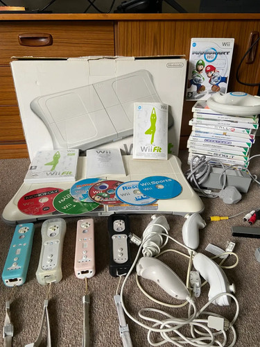 Huge nintendo wii family - nintendo,