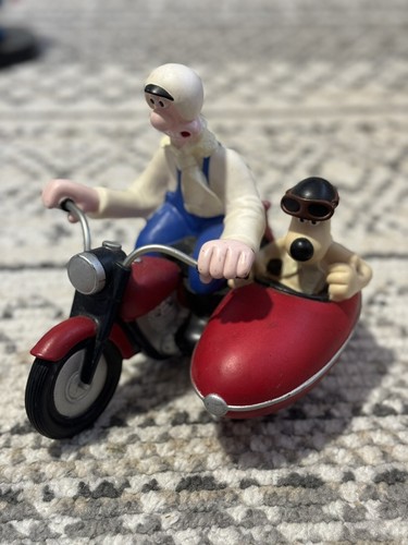 Wallace and gromit motorcycle - wallace,