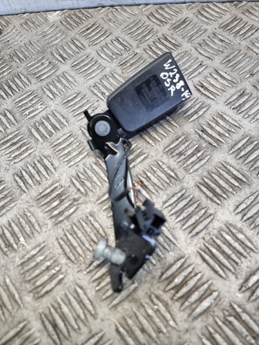Mercedes e220 seat belt - mercedes,
