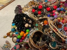 8 kg of mixed jewellery for ware, repair or remake from house clearance