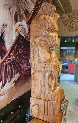 Totem pole wood metre - totem,