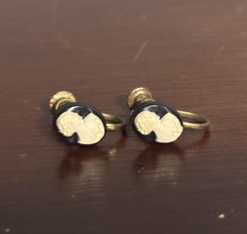 Vintage cameo screw back - cameo,