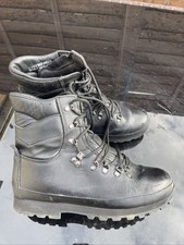 Altberg Black defender boots size 9M    #18